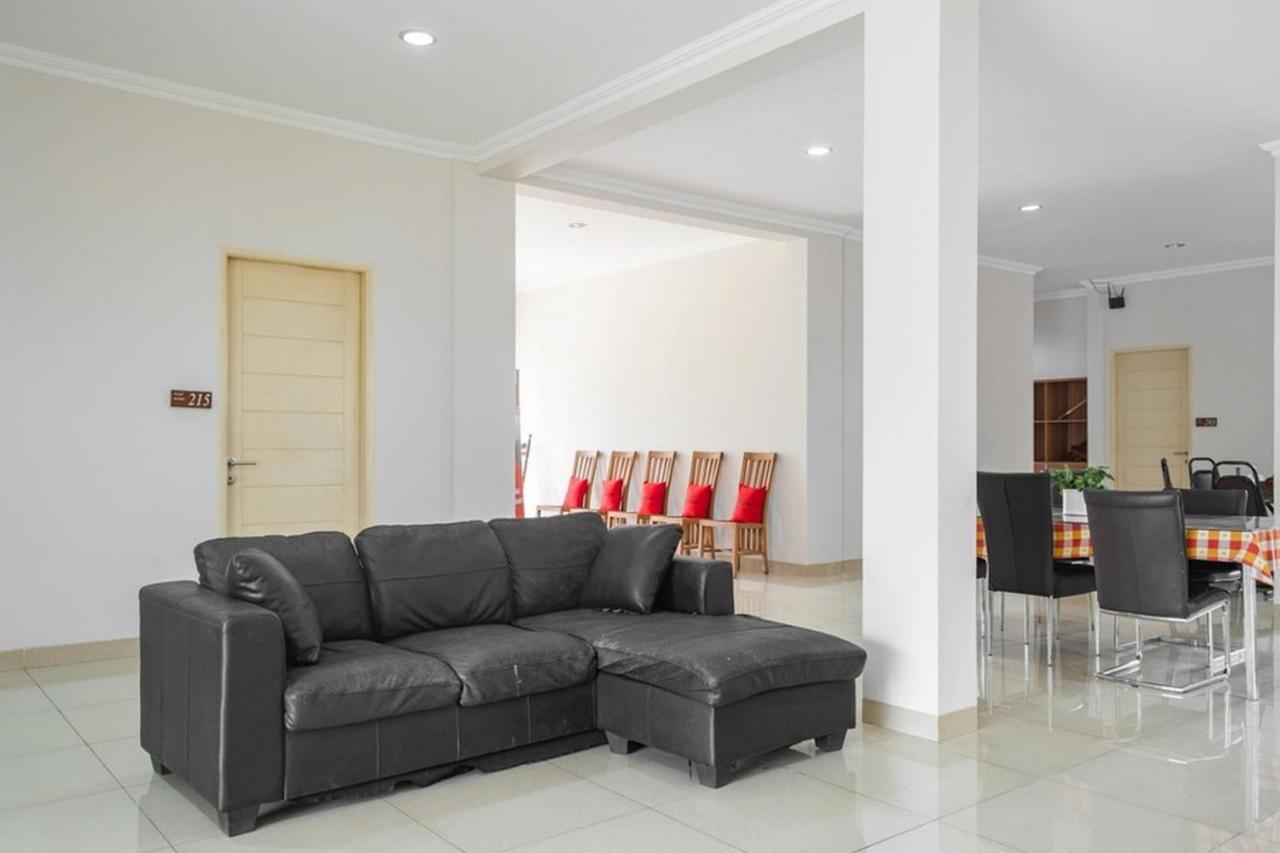 Reddoorz Near Siloam Karawaci 3 Tangerang Exterior foto