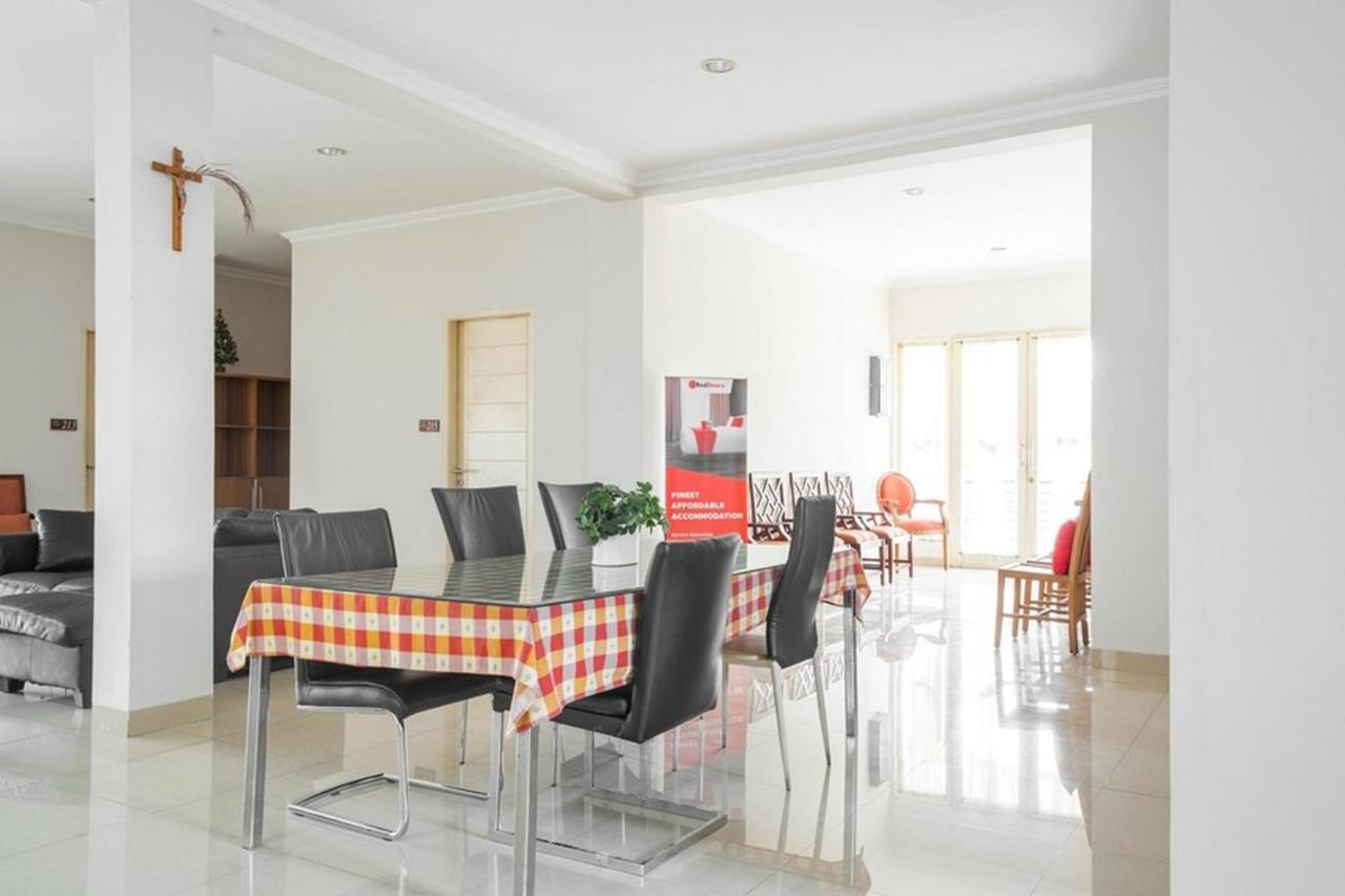 Reddoorz Near Siloam Karawaci 3 Tangerang Exterior foto